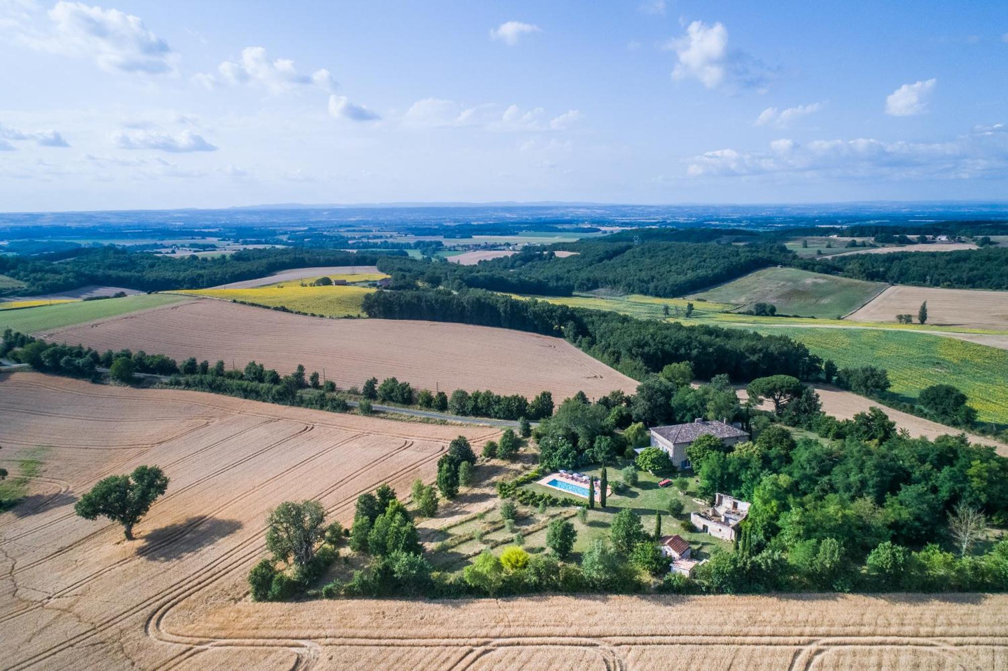 Au Mas Des Calmettes Bed and Breakfast Parisot  Exterior foto
