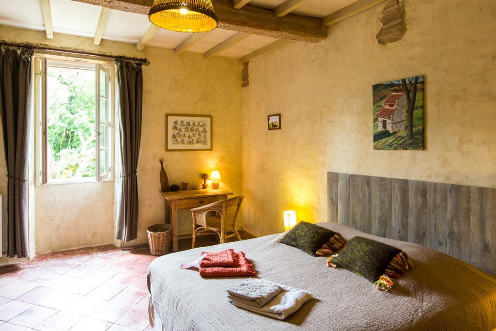 Au Mas Des Calmettes Bed and Breakfast Parisot  Exterior foto