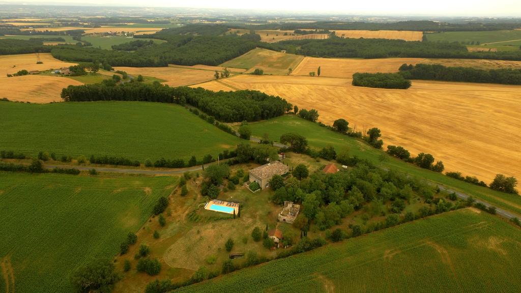 Au Mas Des Calmettes Bed and Breakfast Parisot  Exterior foto