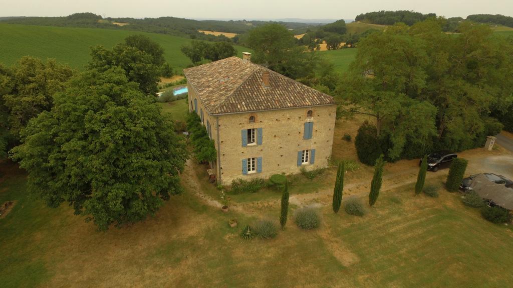 Au Mas Des Calmettes Bed and Breakfast Parisot  Exterior foto